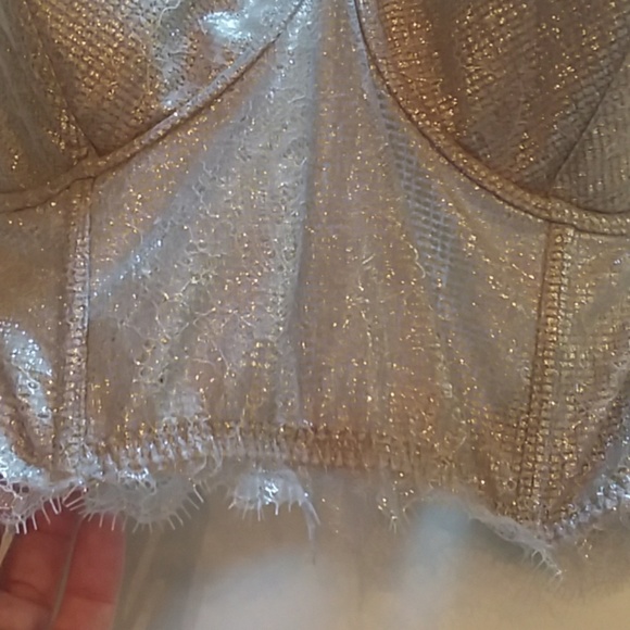 Victoria Secret - Picture 4 of 6